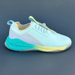 Clove Nursing Shoes Apple Jade Lightweight & Comfortable Women’s size 8.5 US